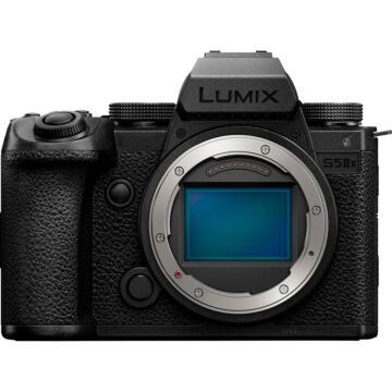 Panasonic-S5-IIx-camera-2